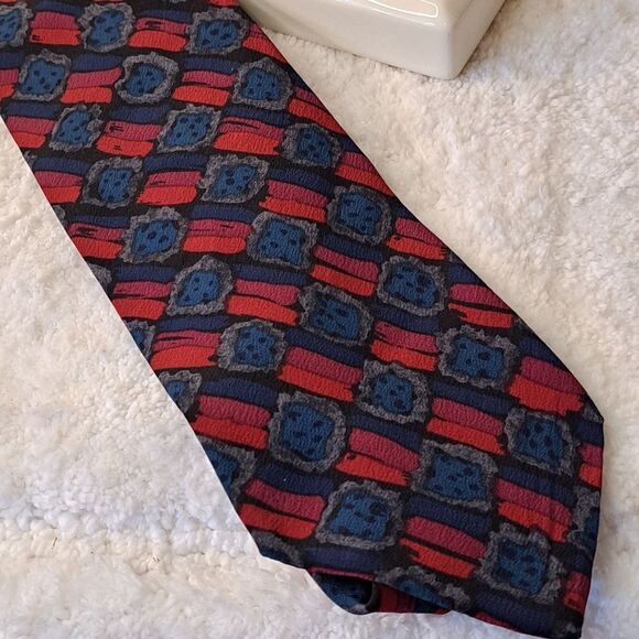 J. Blades & Co Monterey Bay USA Geometric Blue/Red Pattern Men's Neck Tie - Picture 4 of 11